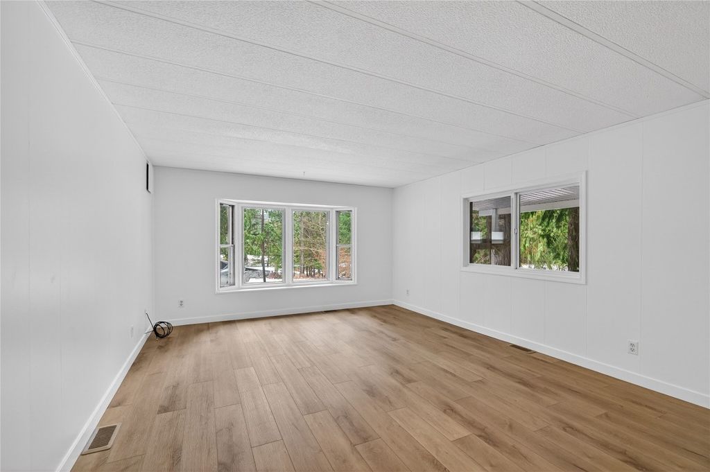 listing image 16518020489643747770