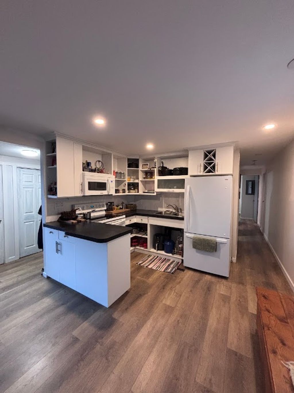 listing image 16518799103936487655