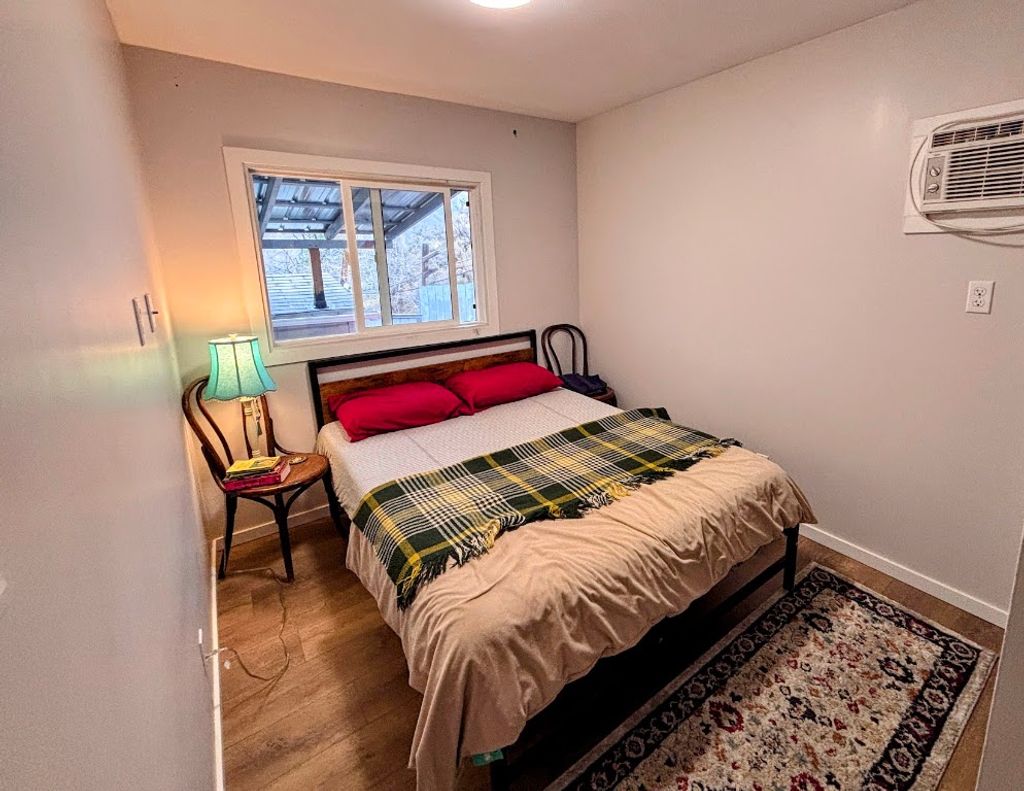 listing image 16519053551518451002