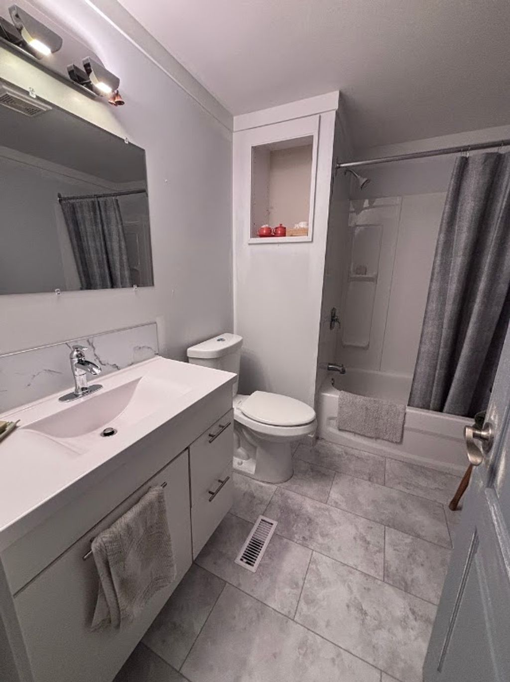 listing image 16512084774346637395