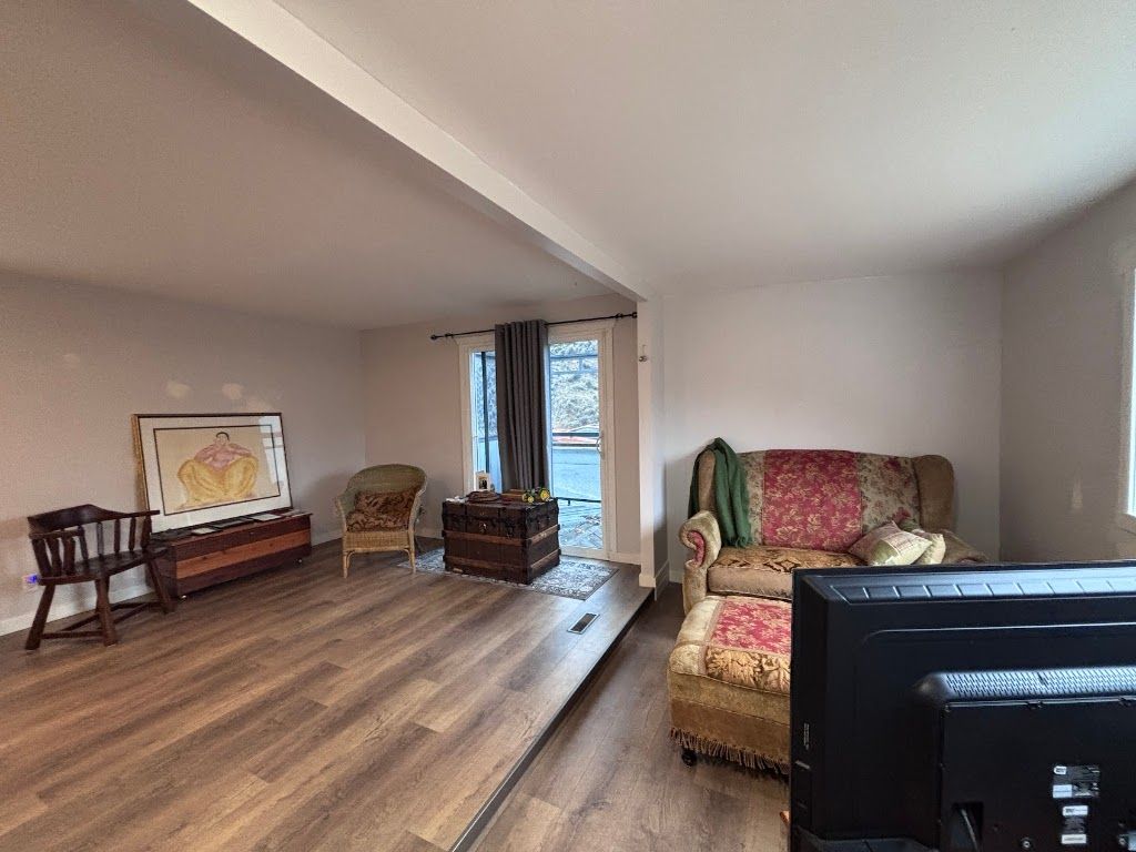 listing image 16517440016025741758