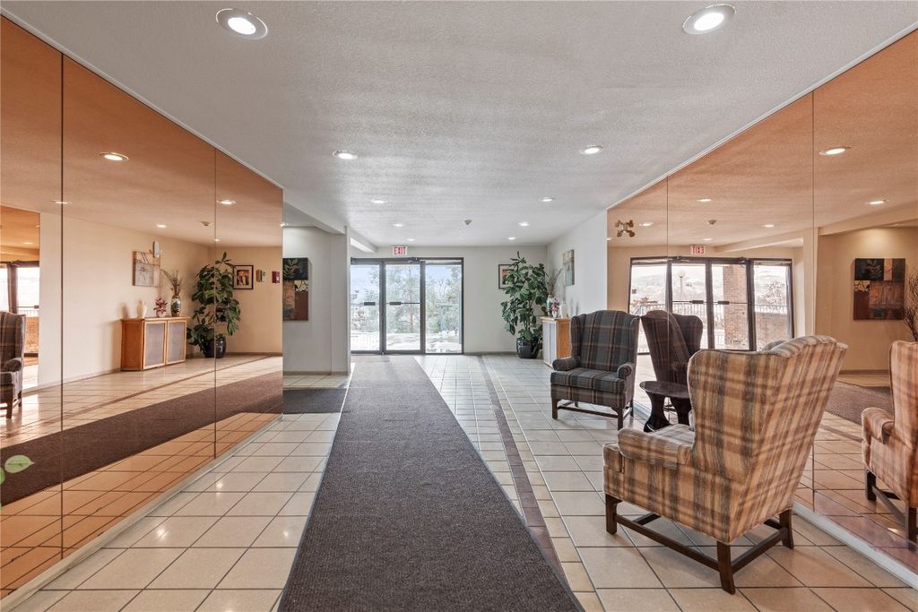 listing image 16517339274025364674