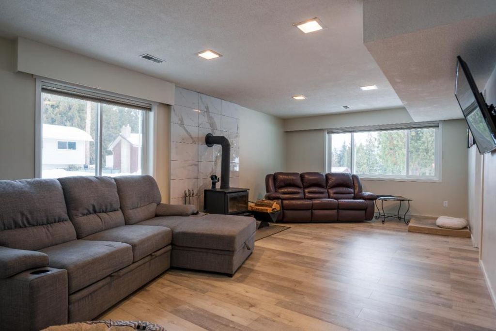 listing image 16513899440740675491