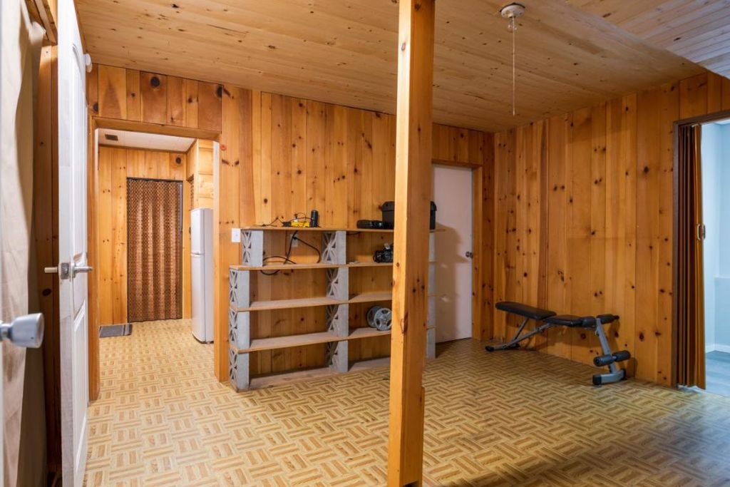 listing image 16512494268916342889