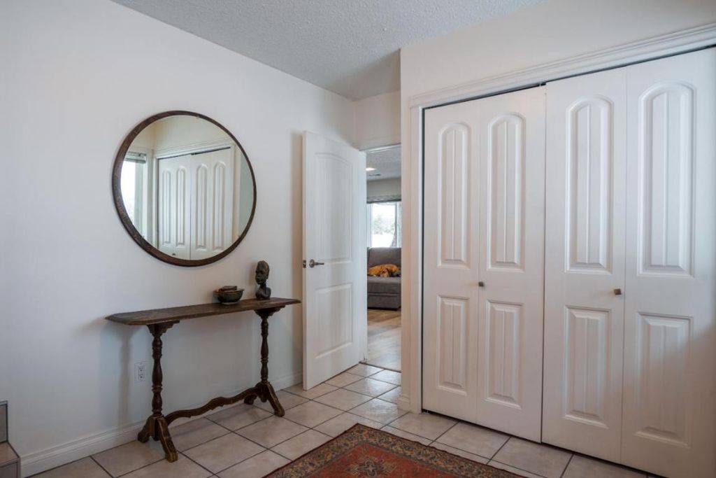 listing image 16518346941650772985