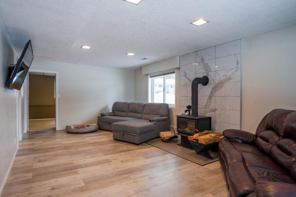 listing image 16514467323733360771