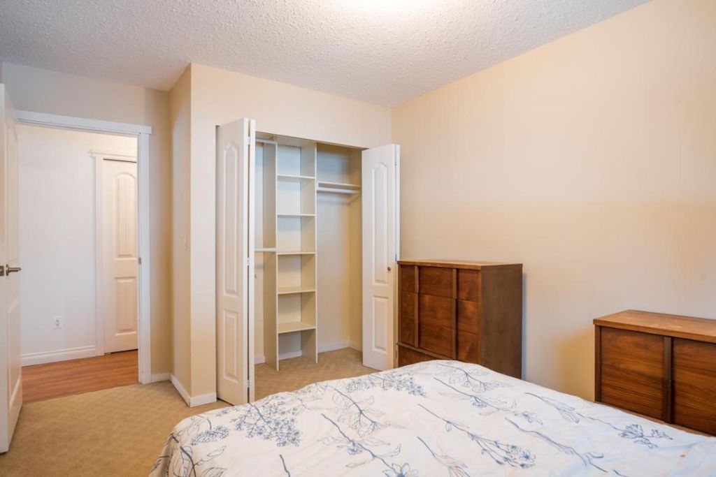 listing image 16511383753582601576