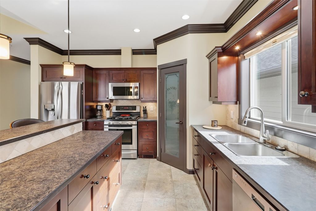 listing image 16516642971269821457