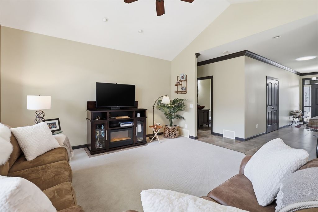 listing image 16515380914250247703