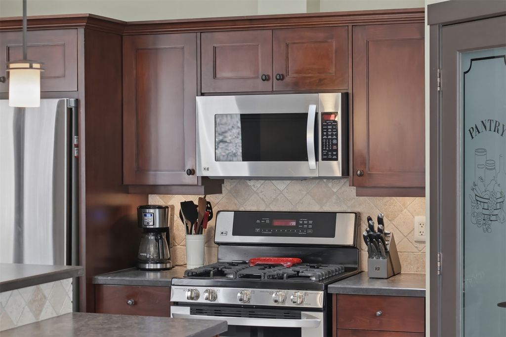 listing image 16510323820194428185