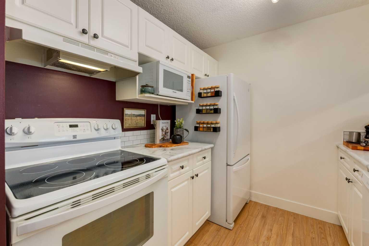 545 18 Avenue SW 103