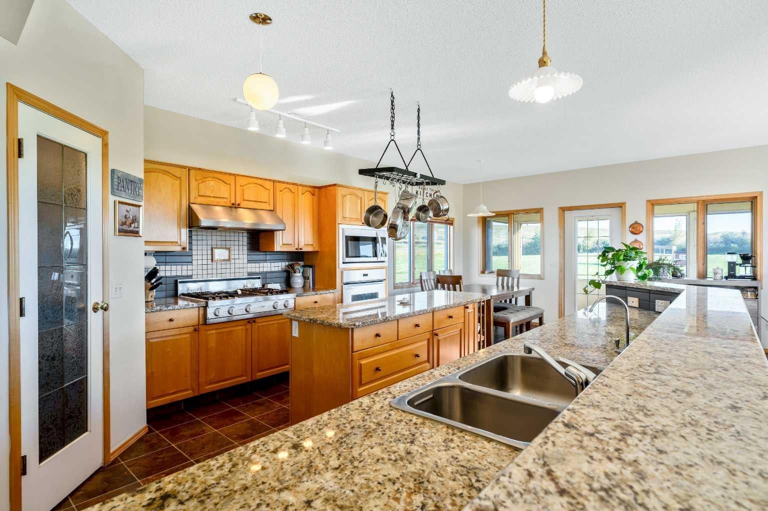 386109 128 Street W