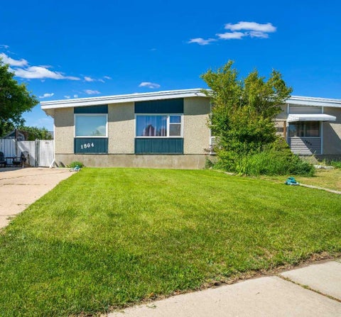 Photo of 1864 16 Street SE, Medicine Hat, AB T1A 7J7 (MLS # A2340005)