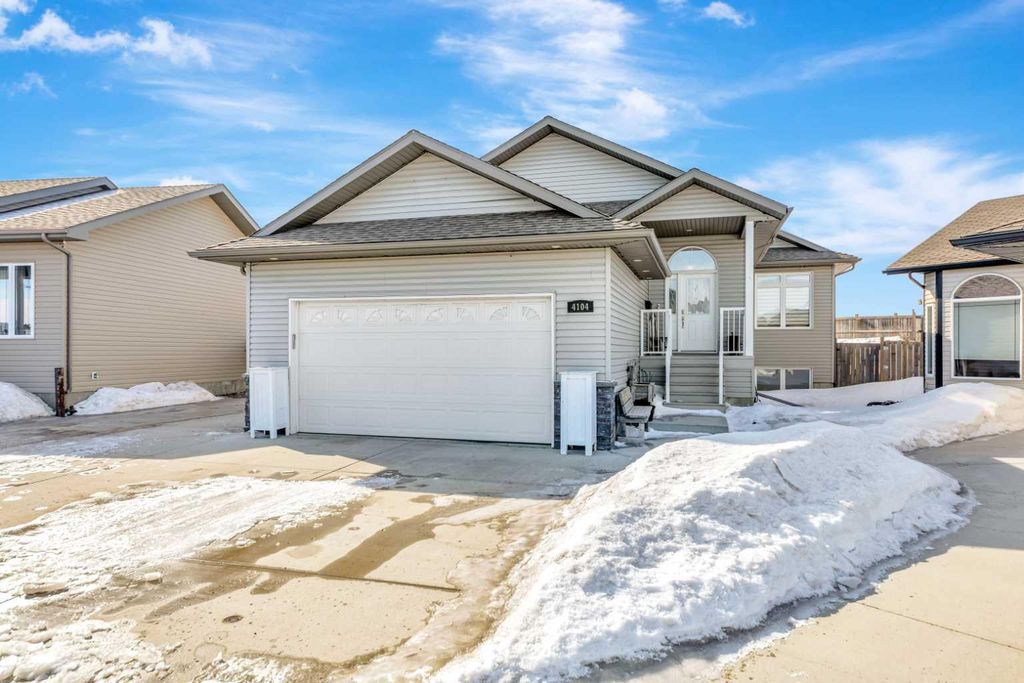 Photo of 4104 74 Avenue, Lloydminster, AB T9V 2H6 (MLS # A2293233)