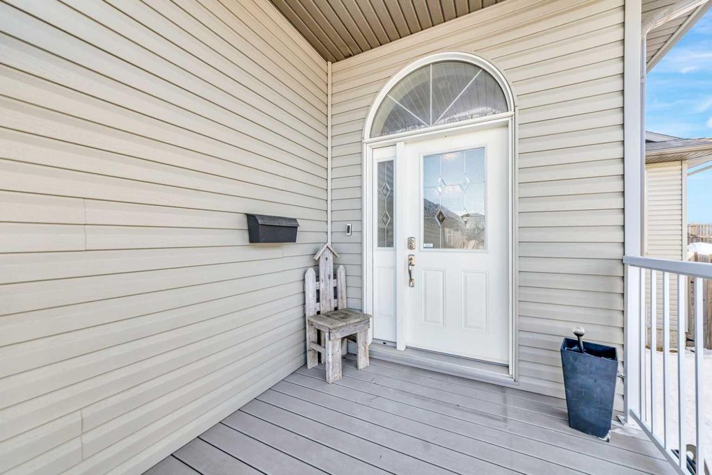 Photo of 4104 74 Avenue, Lloydminster, AB T9V 2H6 (MLS # A2293233)