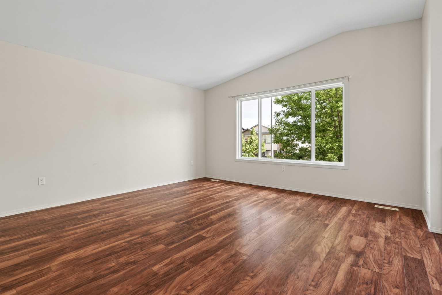 136 Mt Sundance Crescent W