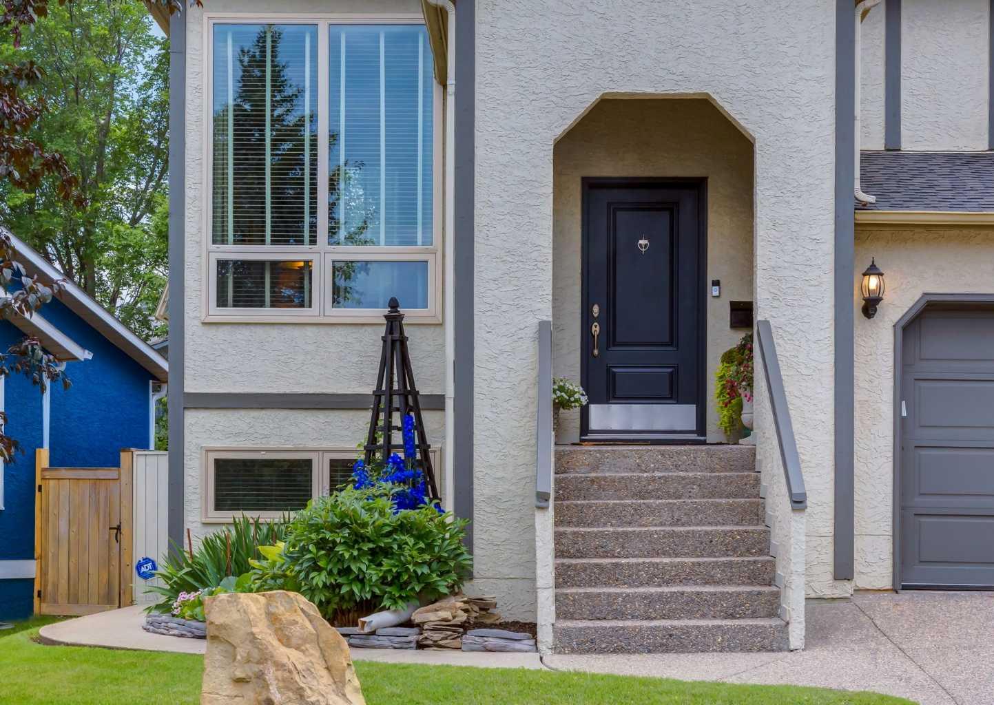 187 Strathaven Circle SW