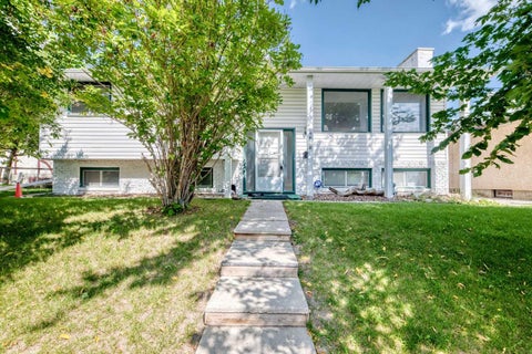 Photo of 4408 Dalhart Road NW, Calgary, AB T3A 1B7 (MLS # A2341061)