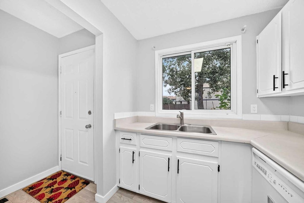 Photo of 3029 Rundleson Road NE #11, Calgary, AB T1Y 3Z5 (MLS # A2341645)