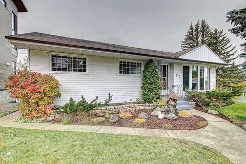 71 Cromwell Avenue NW Calgary AB T2L 0M6
