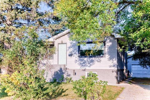 Tiny photo for 820 9A Street NE, Calgary, AB T2E 4L6 (MLS # A2290177)