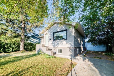 Tiny photo for 820 9A Street NE, Calgary, AB T2E 4L6 (MLS # A2290177)