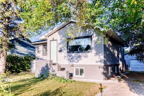 Tiny photo for 820 9A Street NE, Calgary, AB T2E 4L6 (MLS # A2290177)