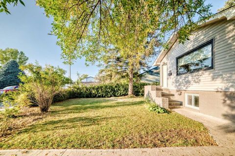 Tiny photo for 820 9A Street NE, Calgary, AB T2E 4L6 (MLS # A2290177)