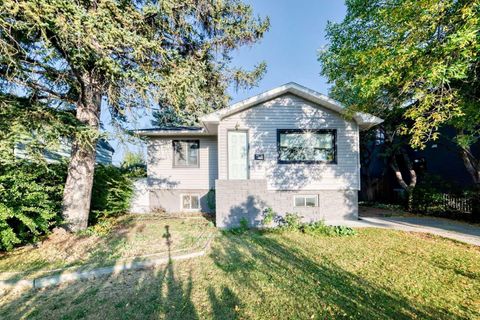 Tiny photo for 820 9A Street NE, Calgary, AB T2E 4L6 (MLS # A2290177)