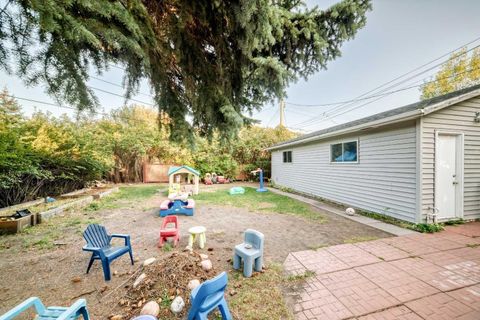 Tiny photo for 820 9A Street NE, Calgary, AB T2E 4L6 (MLS # A2290177)
