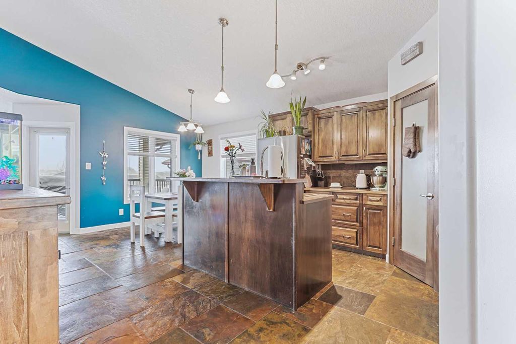 Photo of 352 Tartan Circle W, Lethbridge, AB T1J 0Z1 (MLS # A2287753)