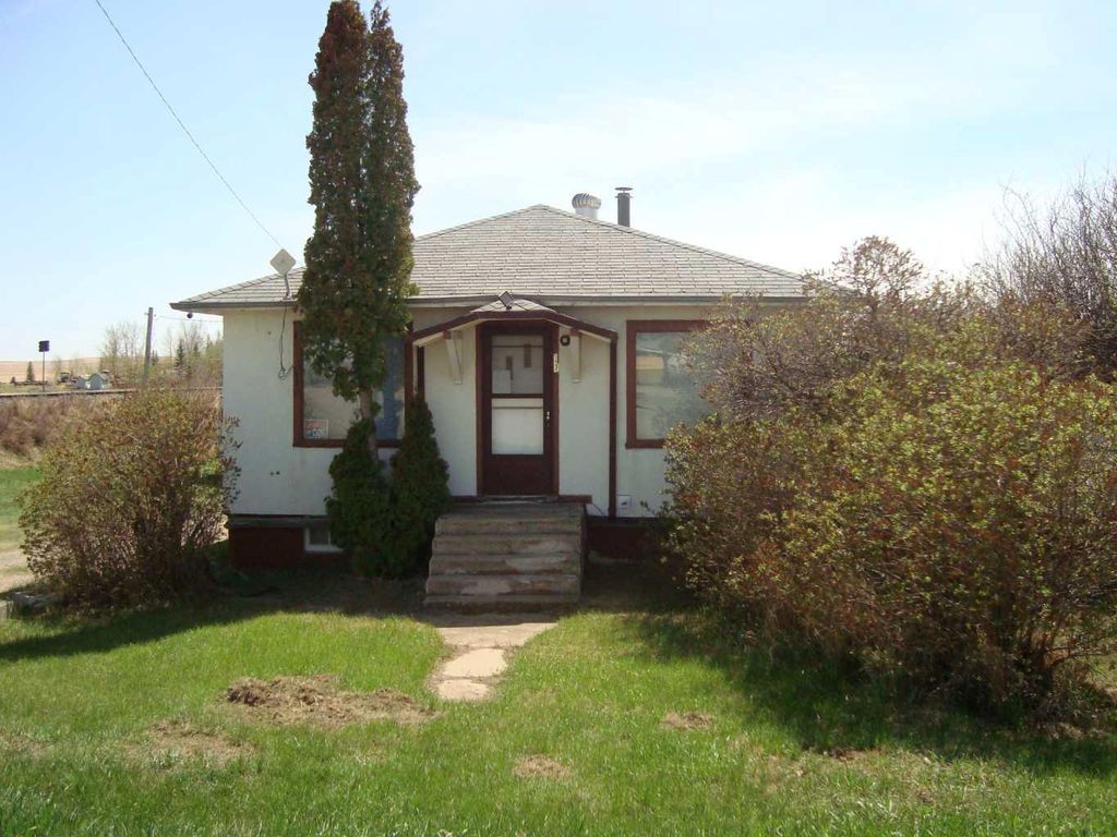 Photo of 197 First Street, Trochu, AB T0M 2C0 (MLS # A2310700)