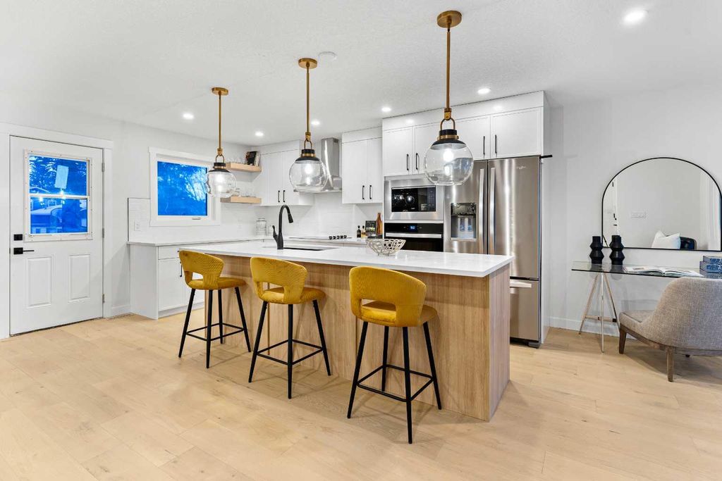 Photo of 1731 111 Avenue SW, Calgary, AB T2W 1R6 (MLS # A2303259)