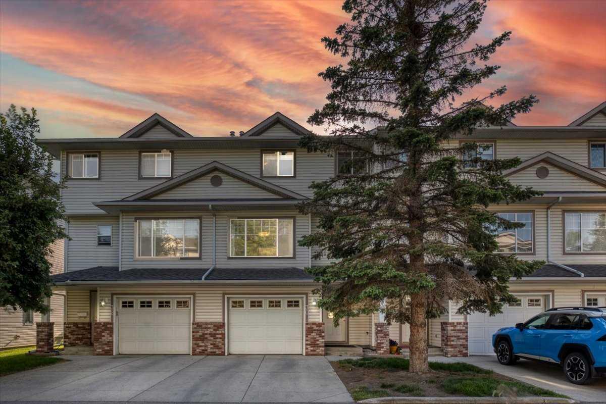 30 Country Hills Cove NW