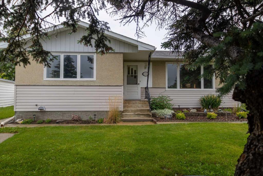 Photo of 606 6 Avenue W, Hanna, AB T0J 1P0 (MLS # A2324106)