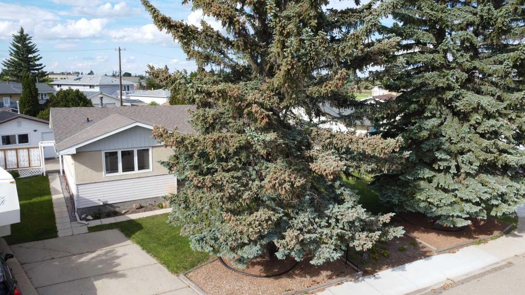 Photo of 606 6 Avenue W, Hanna, AB T0J 1P0 (MLS # A2324106)