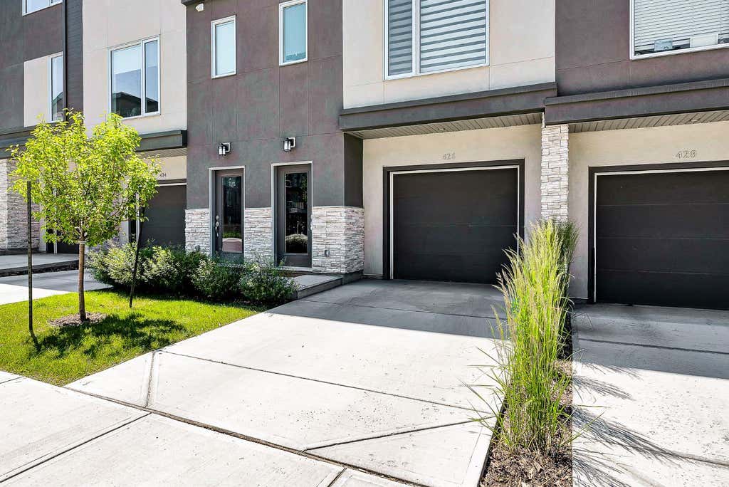 Photo of 426 Shawnee Square SW, Calgary, AB T2Y 0W4 (MLS # A2332018)