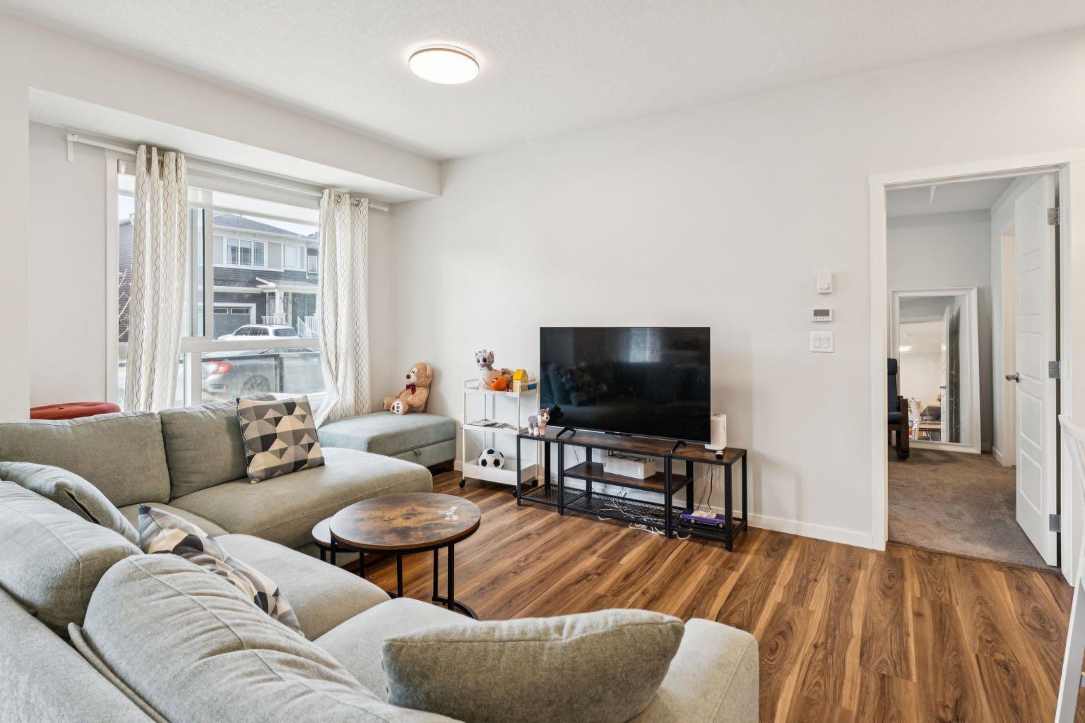 33 Carringham Gate NW 1105