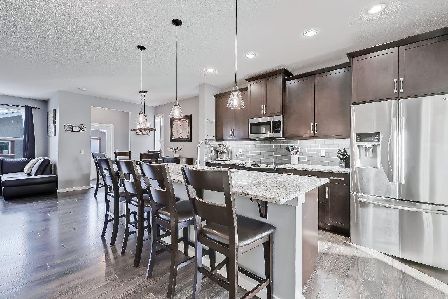 300 Marquis Heights SE