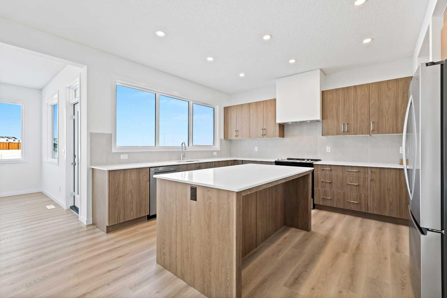 409 Corner Glen Way NE