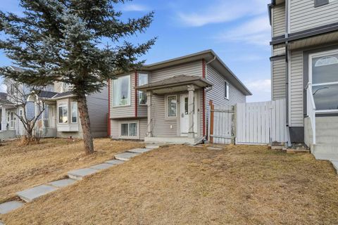 80 Taradale Drive S Calgary AB T3J 4W7