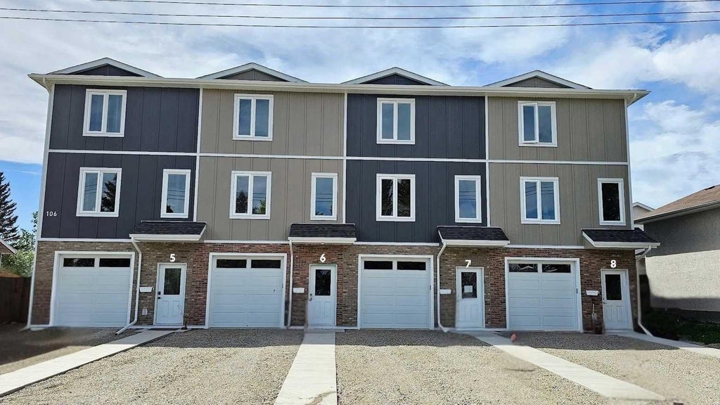 Photo of 106 4 Street NW #5, Sundre, AB T0M 1X0 (MLS # A2348430)
