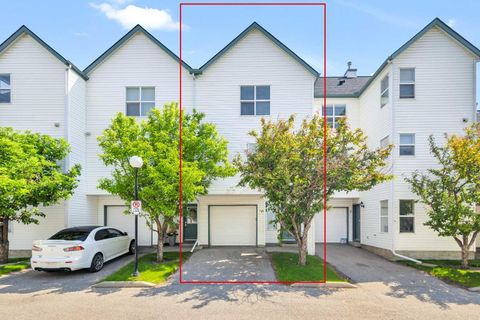 Photo of 200 Hidden Hills Terrace NW #3, Calgary, AB T3A 6E8 (MLS # A2306821)