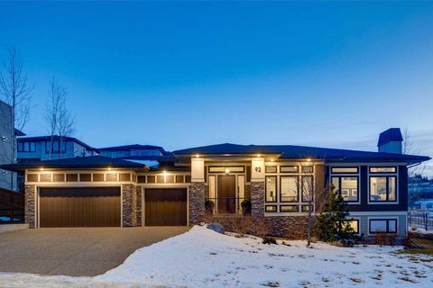 92 Crestridge View SW Calgary AB T3B 1G8