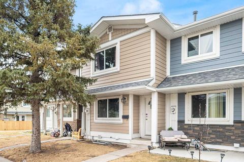 Photo of 355 Georgian Villas, Calgary, AB T2A 7C7 (MLS # A2305349)