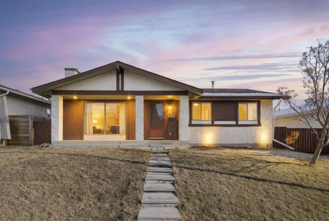 Photo of 472 Cedarpark Drive SW, Calgary, AB T2W 2J7 (MLS # A2299627)