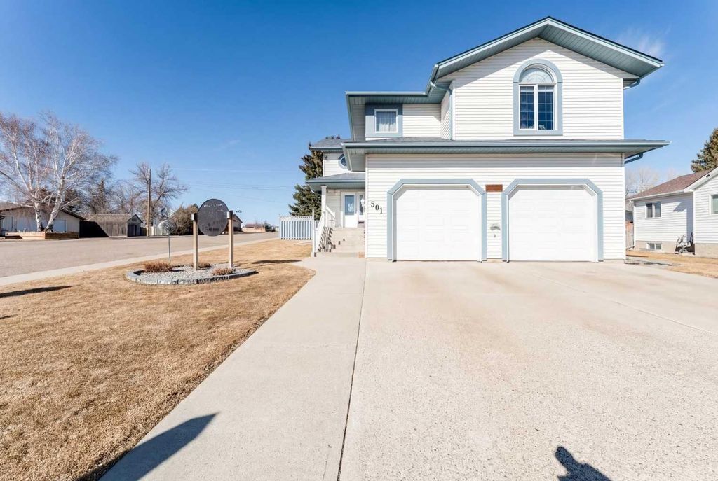 Photo of 501 3rd Avenue NE, Milk River, AB T0K 1M0 (MLS # A2291953)