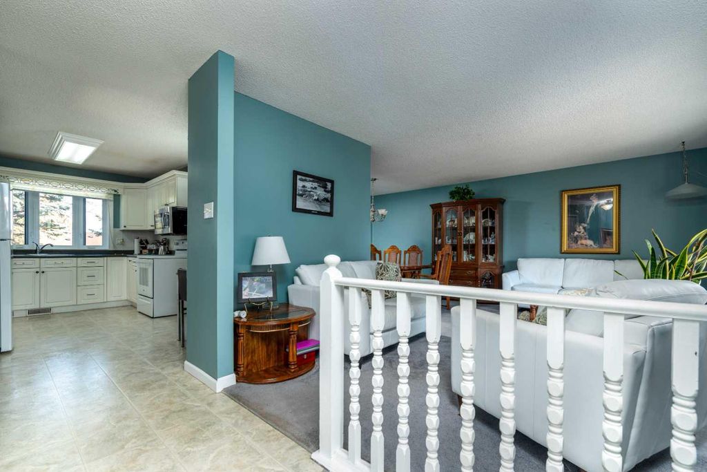 Photo of 5104 41 Street, Lloydminster, AB T9V 1P7 (MLS # A2285121)