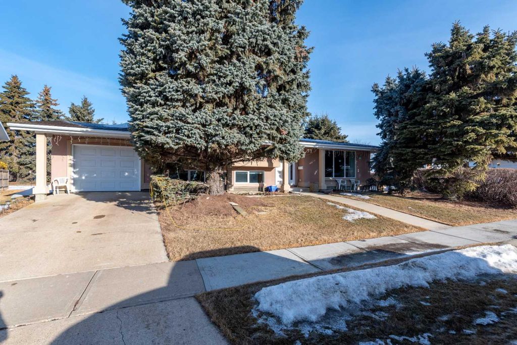 Photo of 5104 41 Street, Lloydminster, AB T9V 1P7 (MLS # A2285121)