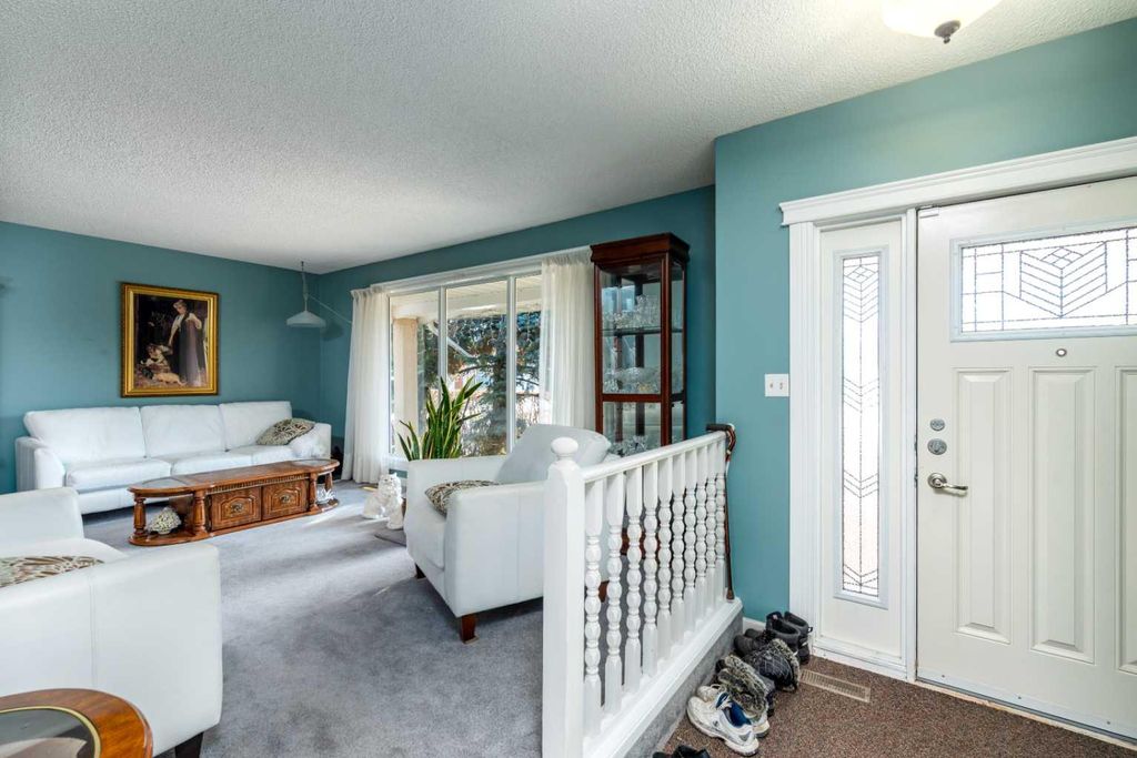 Photo of 5104 41 Street, Lloydminster, AB T9V 1P7 (MLS # A2285121)